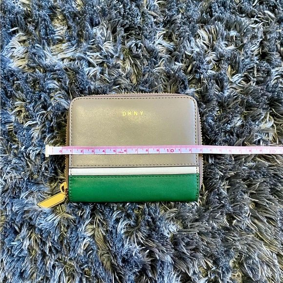 DKNY wallet - Picture 11 of 12
